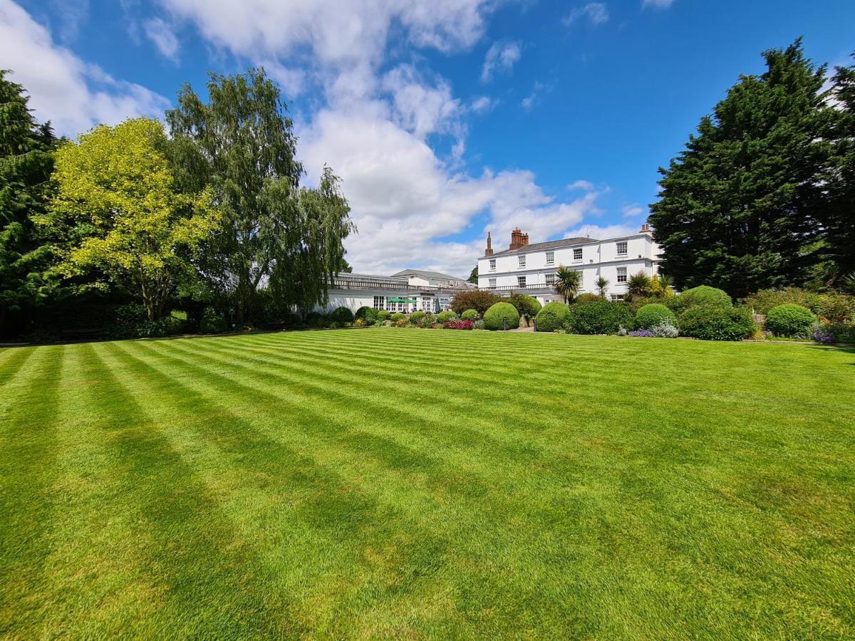 Rowton Hall Hotel And Spa Chester Eksteriør billede
