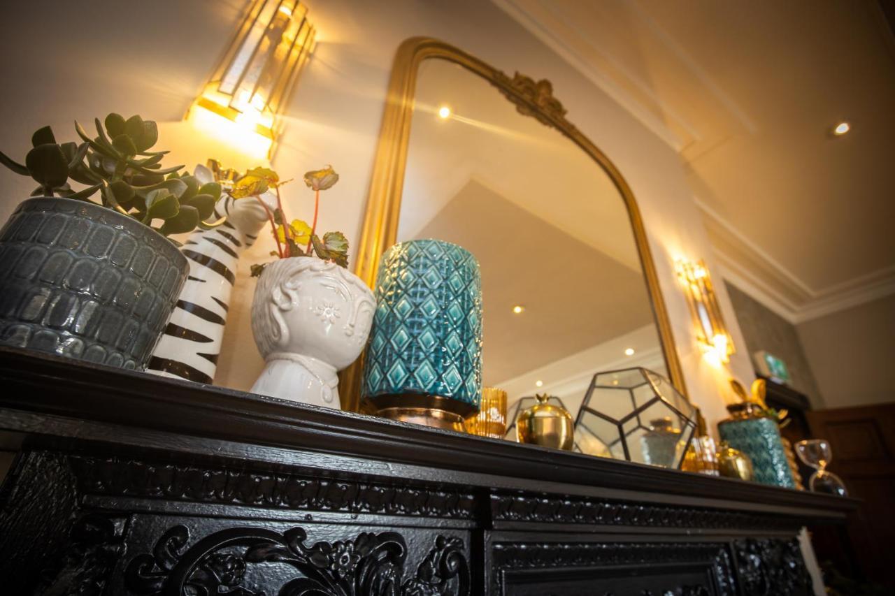 Rowton Hall Hotel And Spa Chester Eksteriør billede